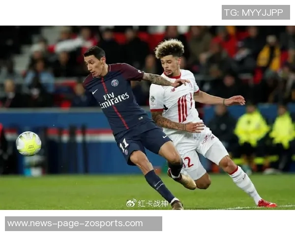 约罗身穿里尔球衣盛装出席里尔对阵巴黎比赛开球仪式